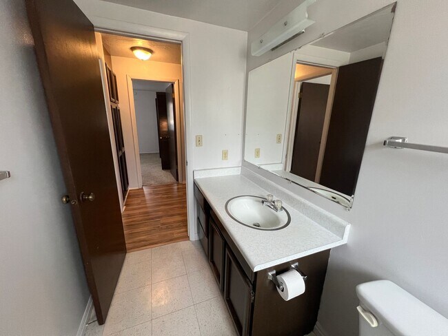 Building Photo - Union Park Apartment- Pics Coming Soon!