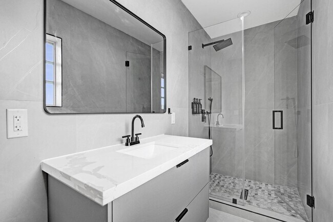 Building Photo - 6700 E Tropical Way