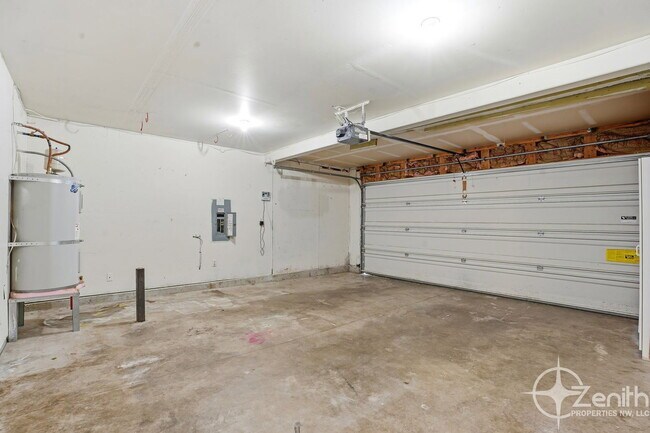 Building Photo - 3000 Cherry St