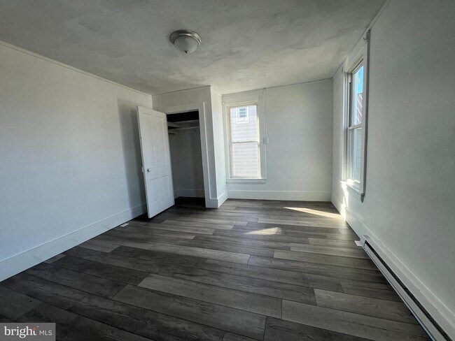 Building Photo - 762 Broad St