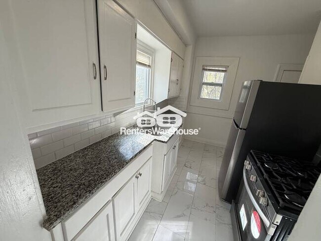 Building Photo - Updated 5 Bedroom/ 2.5 Bath Home In KCMO *READY NOW*