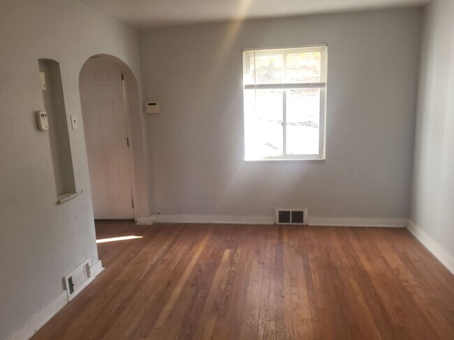 Building Photo - 1541 Sylvan Terrace