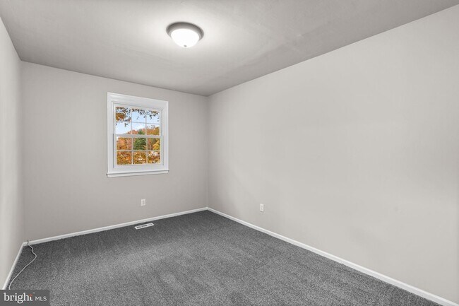 Building Photo - 314 Woodleaf Ct