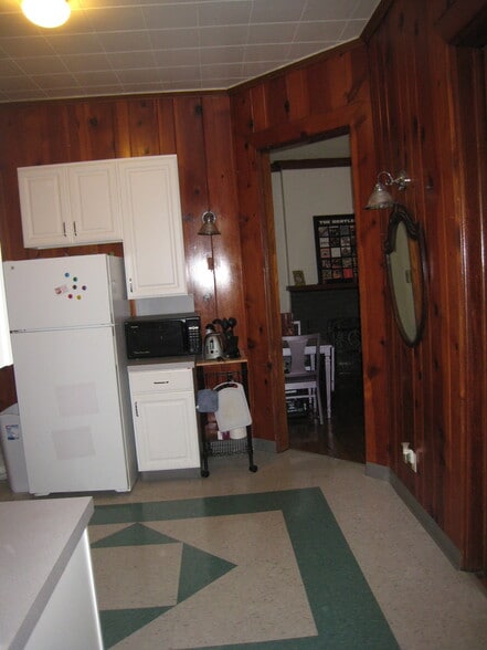 kitchen into living room - 533 Prospect Ave SE