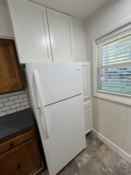 Building Photo - 303 N Bowdish Rd