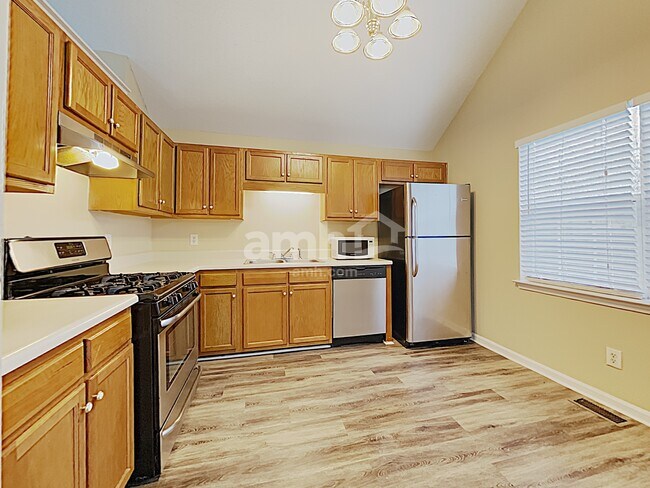 Building Photo - 7745 Poppy Dr