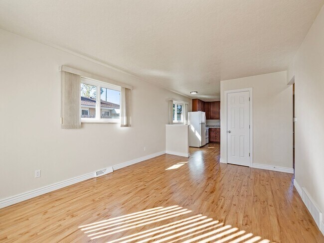 Building Photo - Charming 2-Bed, 1-Bath Duplex in Greeley, CO!