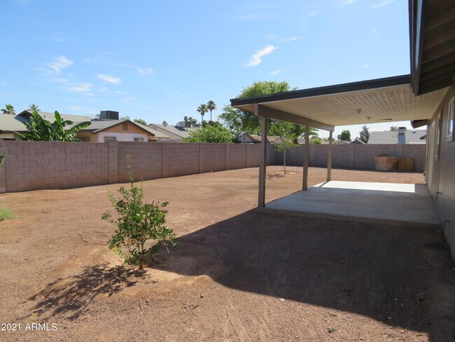 Building Photo - 2156 E Jerome Ave