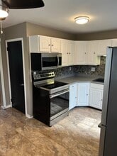 Building Photo - 1122 Sharon Ave