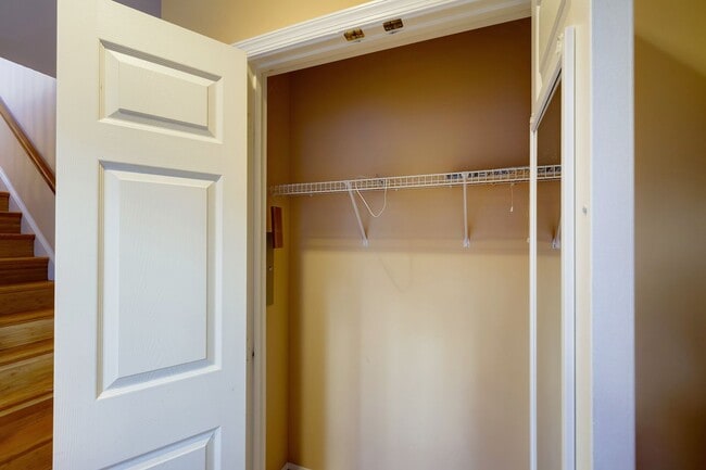 Building Photo - Luxury Townhome in the Heart of the Kentlands