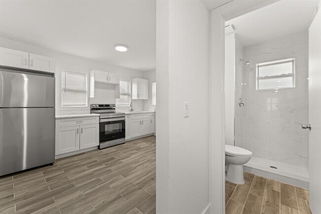 Building Photo - 606 S 13th St