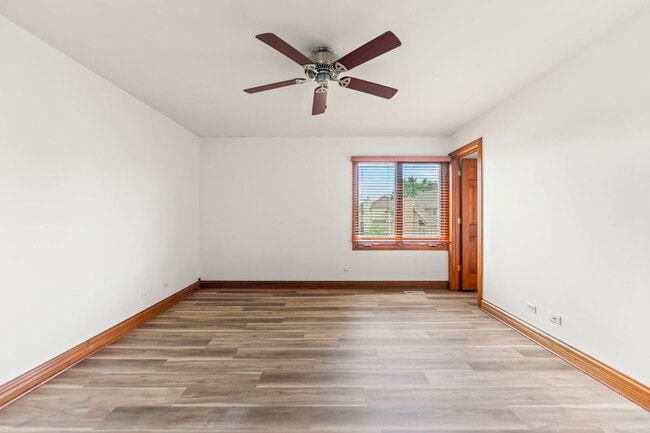 Building Photo - 552 Waters Edge Dr