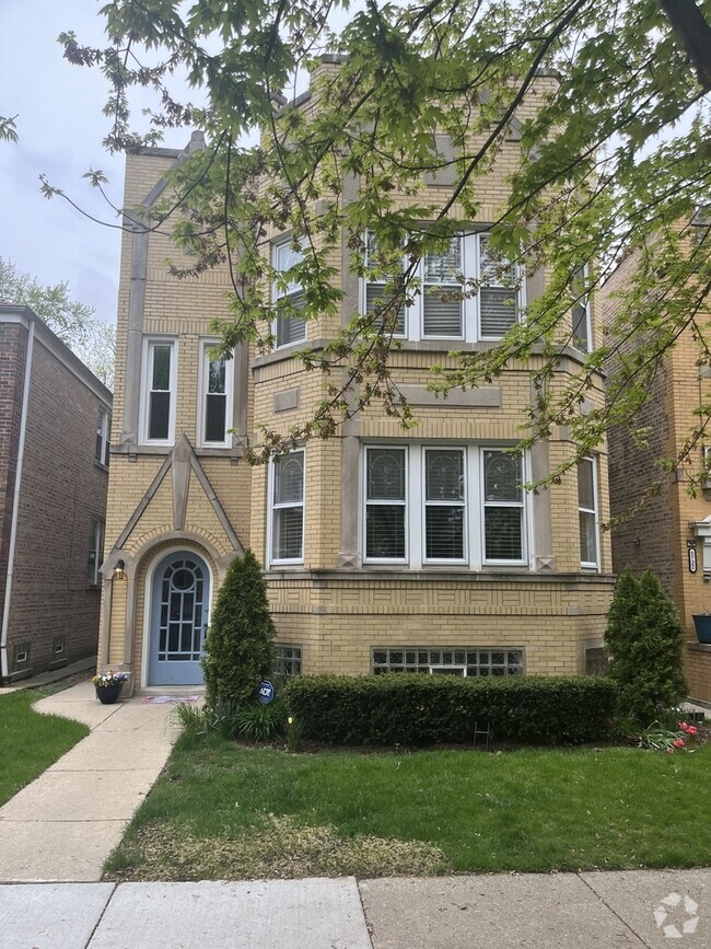 Building Photo - 5718 N Richmond St