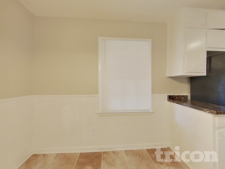 Building Photo - 3842 Wesley Dr