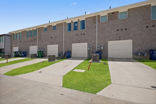 Building Photo - 5243 Legacy St