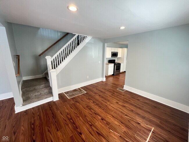 Building Photo - 3727 N Kenwood Ave
