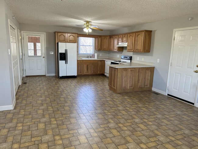 Building Photo - 1221 Hamiltons Cross Rd