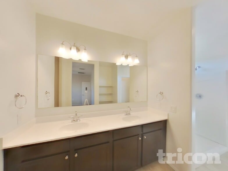 Building Photo - 30962 W Cheery Lynn Rd