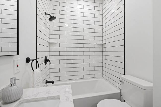 Building Photo - Cozy Completely Renovated Home Minutes fro...