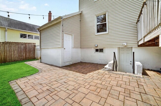 Building Photo - 26 Montross St
