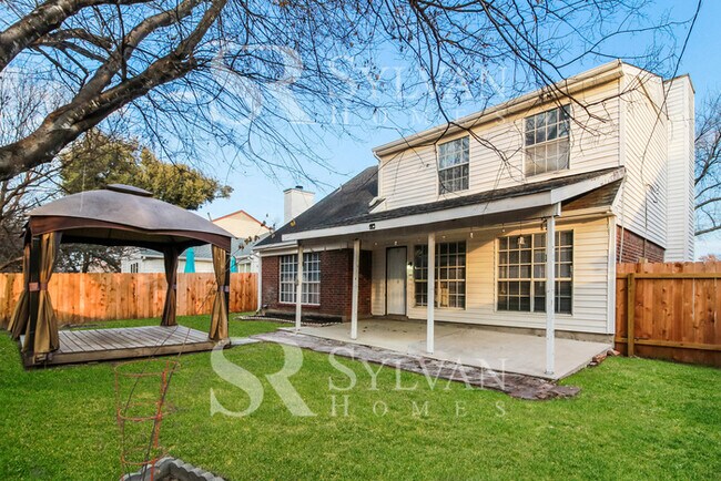 Building Photo - Prepare to fall in love with this 4BR, 2.5BA home.