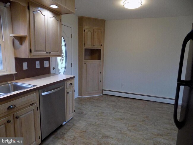 Building Photo - 3168 Middle Creek Rd