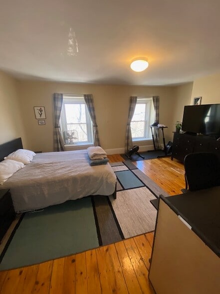 Building Photo - 14 Woodmont St