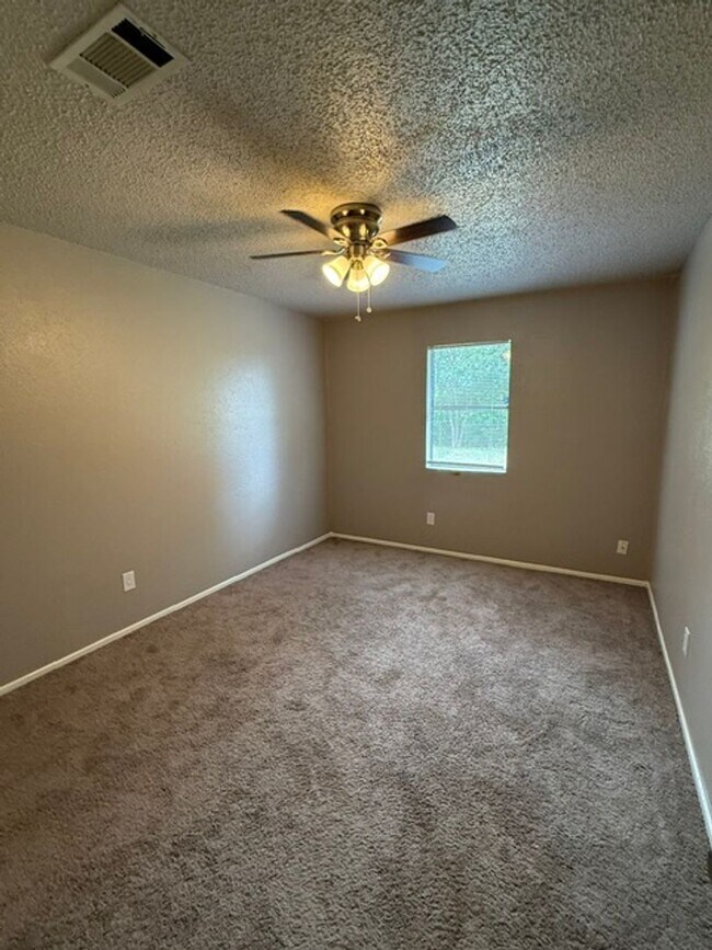 Building Photo - 2703 Schwald Rd