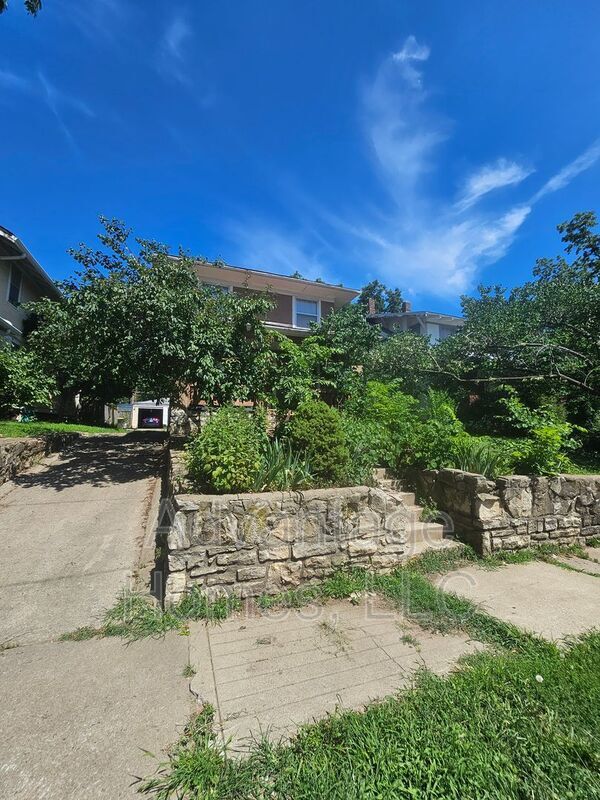 Primary Photo - 4235 Mercier St