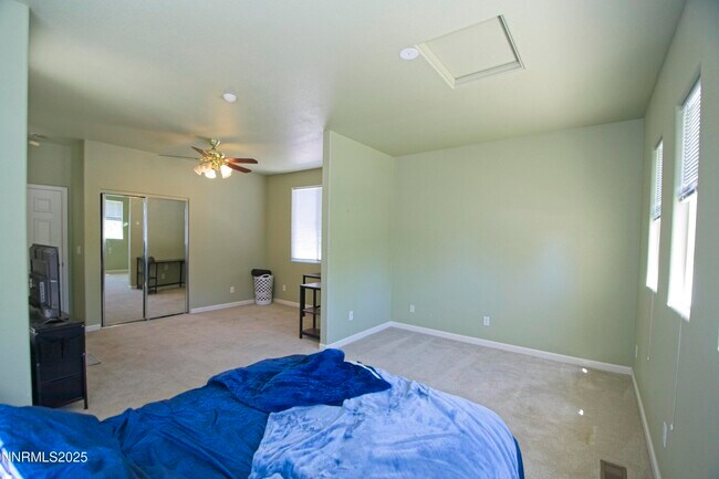 Building Photo - 3075 Roxbury Dr