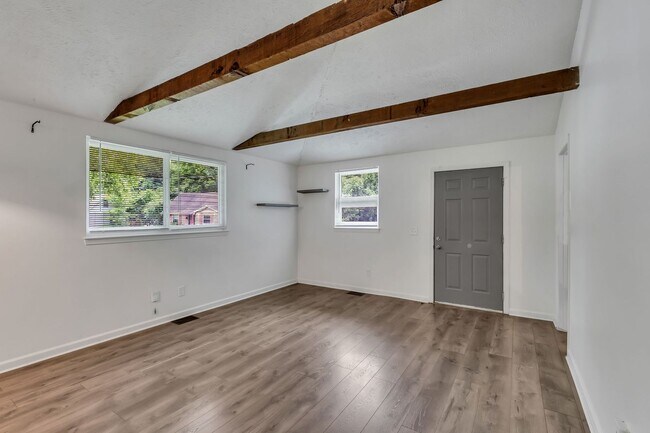 Building Photo - AVAILABLE JULY 10TH. 2 Bed 1 bath FOR LEASE in South Inglewood (East Nashville). $1750 Rent. Pets...