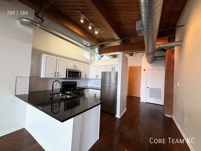 Building Photo - 2 Bedroom Loft in River Market! Great Clos...