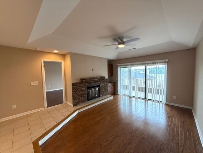 Building Photo - Great condo with Lake Wylie views!
