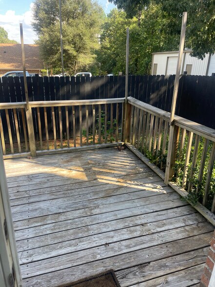 Building Photo - 11 Crescent Ln