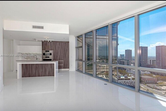 Building Photo - 851 NE 1st Ave