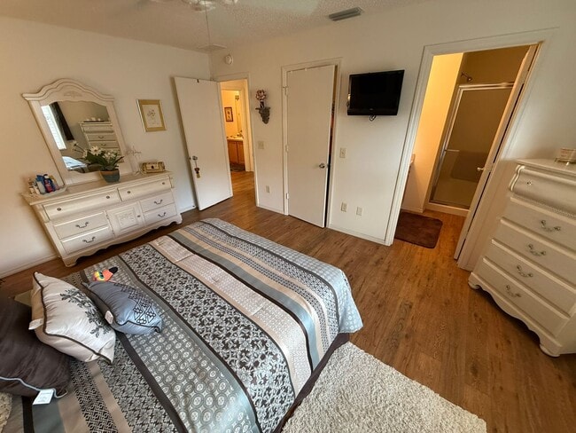 Building Photo - Charming SEASONAL 2+2 Villa in the Village of Sabal Chase