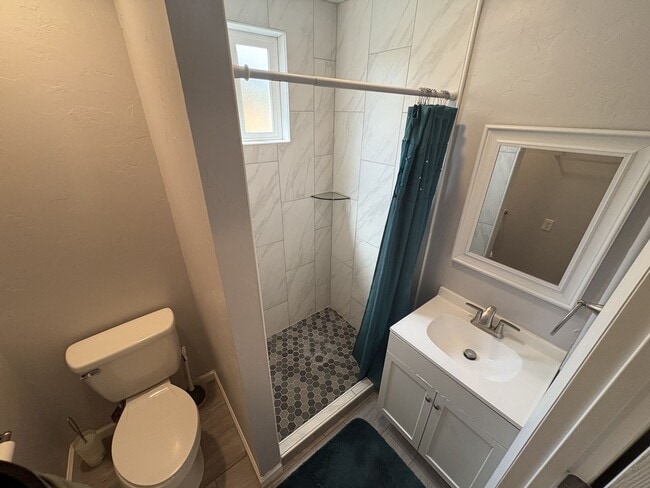 Building Photo - Beautiful furnished studio apartment