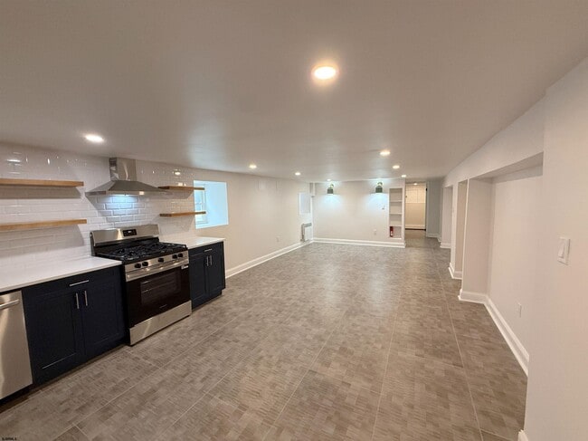 Building Photo - 102 S Raleigh Ave