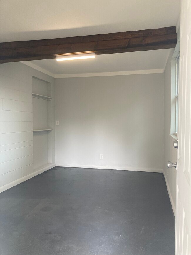 Building Photo - 6923 Gaillardia Rd S