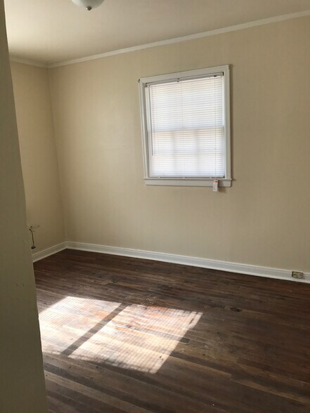 Building Photo - 106 Rosewood Dr