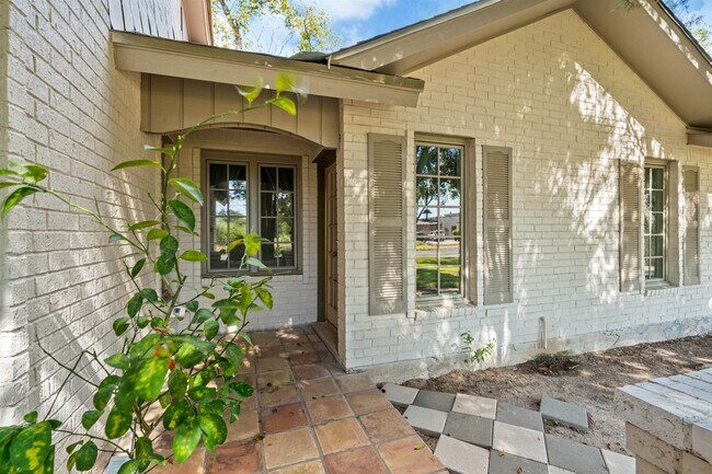 Building Photo - 106 Angela Dr