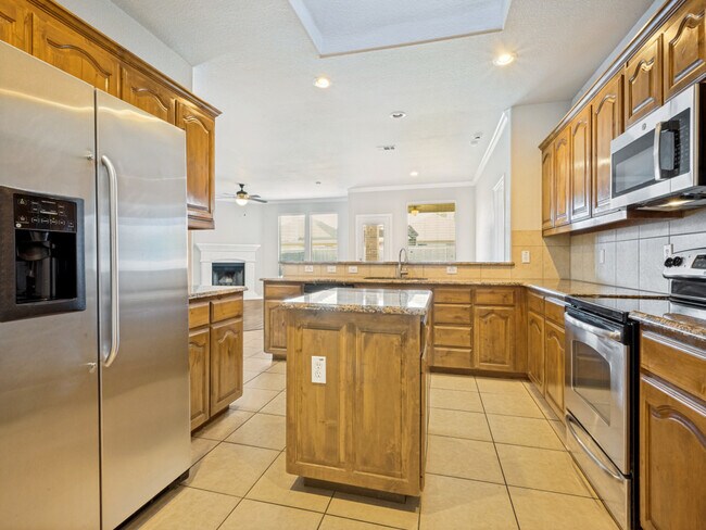 Building Photo - 3213 Hornbeam St