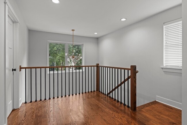 Building Photo - 718 N Alexander Ave