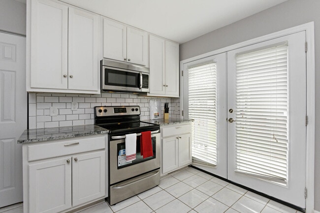 Building Photo - 6309 Thunderbird Dr