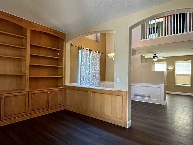 Building Photo - Gorgeous Reunion Home Features 4 Beds/2.5 Baths and Large Backyard. Close to Shopping, Dining and...