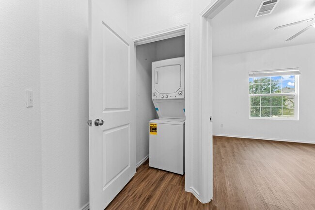 Building Photo - 129 Escondido Cir