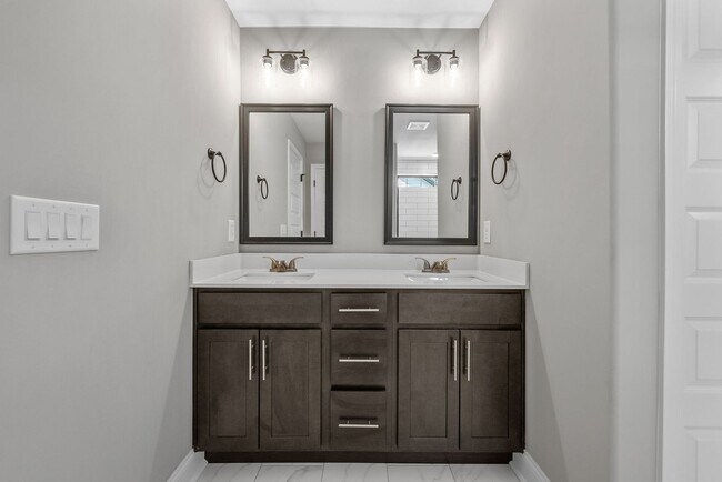 Building Photo - Beautiful 4-Bedroom Home with Modern Comfo...