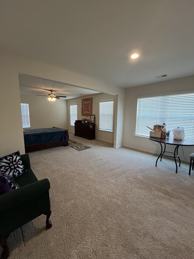 Building Photo - 1323 Weedon Dr