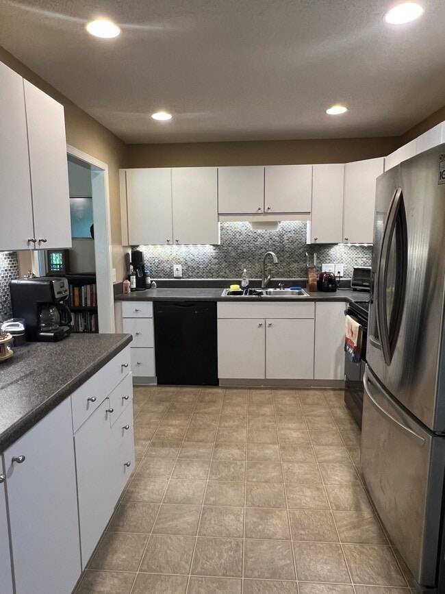 Building Photo - 305 Woodgreen Dr