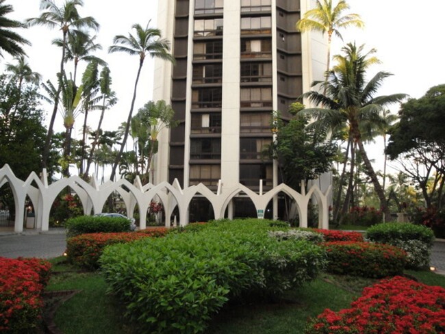 Building Photo - Waikiki - Liliuokalani Gardens: A Studio, ...